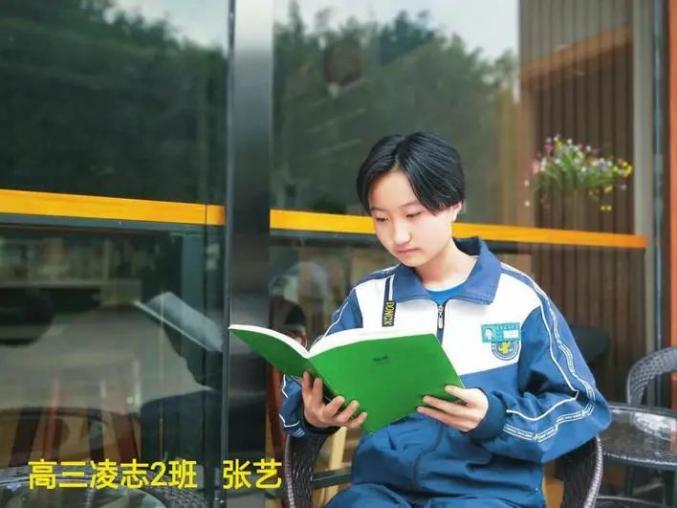 作者:楚雄东兴中学高三凌志2班张艺敬桃李春晖——献给第36个教师节