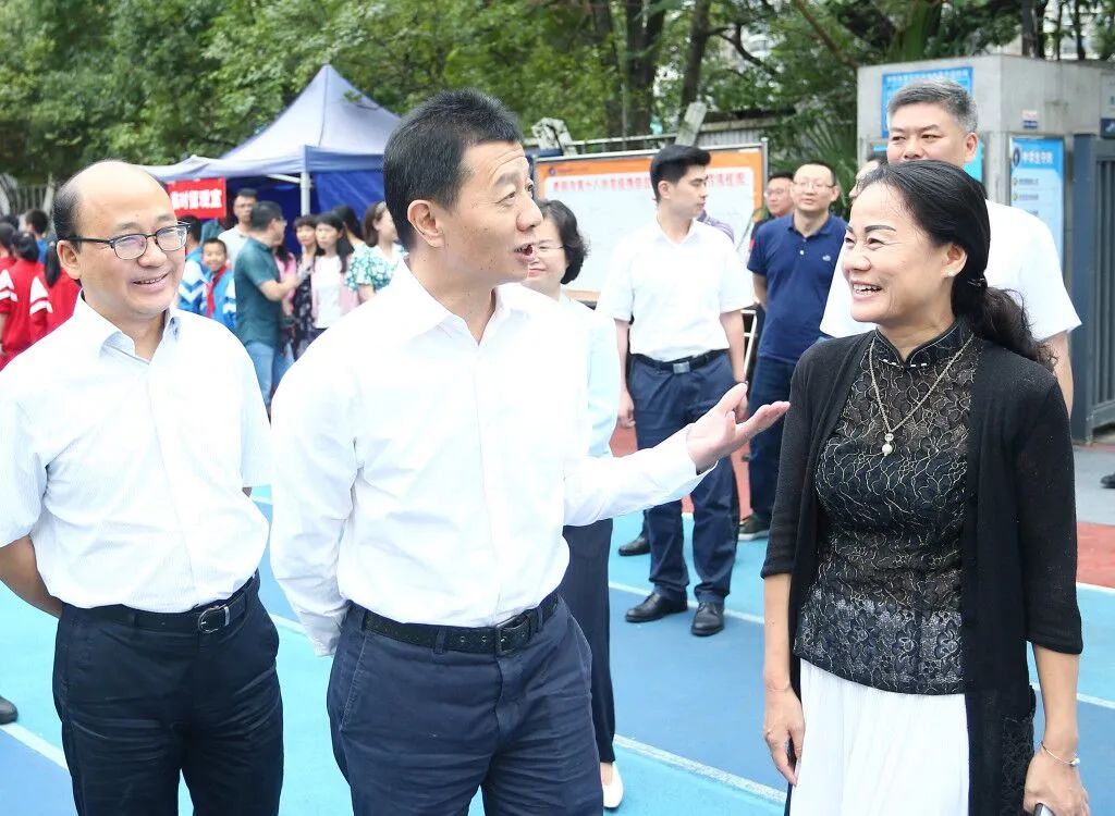 陈晏调研贵阳贵安教育工作开展教师节慰问活动