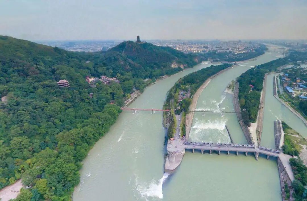 @重庆及全国各地的朋友，“天府旅游名县”——都江堰向你发来一封邀请信！