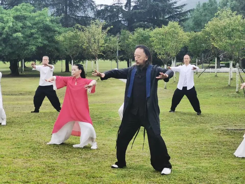 @重庆及全国各地的朋友，“天府旅游名县”——都江堰向你发来一封邀请信！