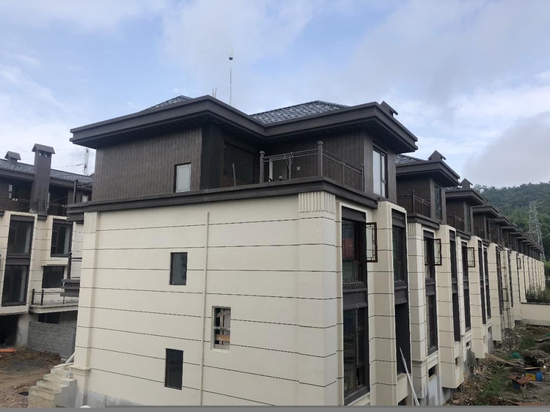 群星助力芒市山水雅居主体喜封金顶臻稀现房销售中