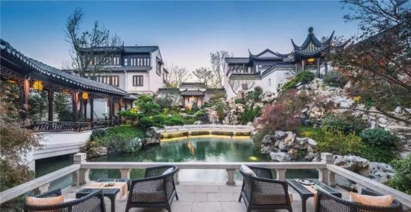 群星助力芒市山水雅居主体喜封金顶臻稀现房销售中