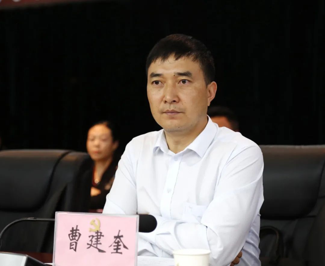 乡城县召开县委政协工作会