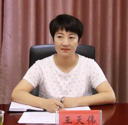 人大代表进法院 交流座谈促提升