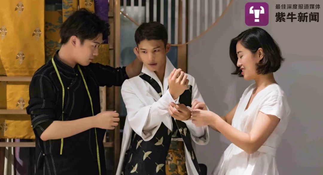 "吴颖向记者介绍,最便宜的云锦面料也要8800元一米,这是真正的中国