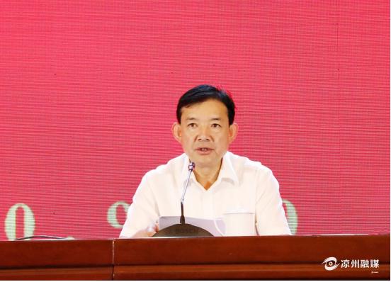 高加志强调,要坚持优先发展,让教育更有地位.