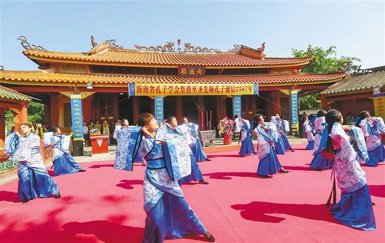 據明代瓊山進士唐胄考究,即使到了唐代,嶺南地區學校教育還很滯後