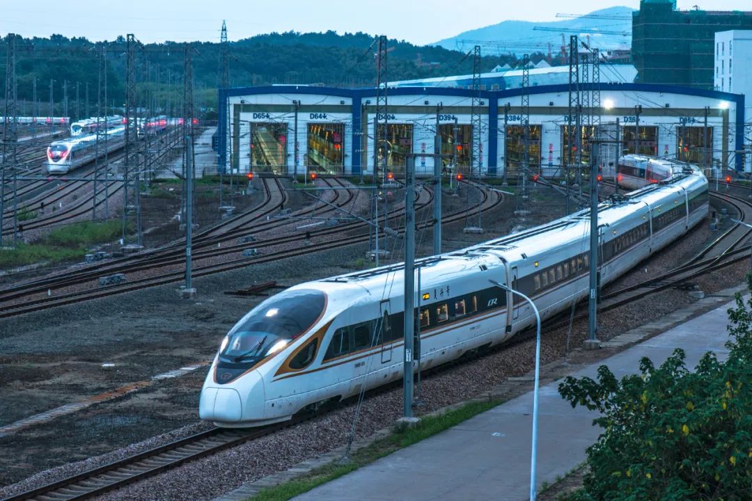 高铁成网带来美好出行体验