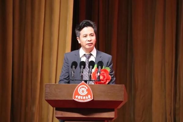 副院长高兴华在表彰会上发言