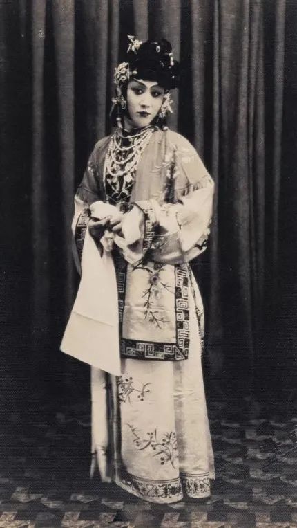 京剧《红娘》荀慧生饰红娘京剧《红娘》童芷苓饰红娘莺莺写信约张生