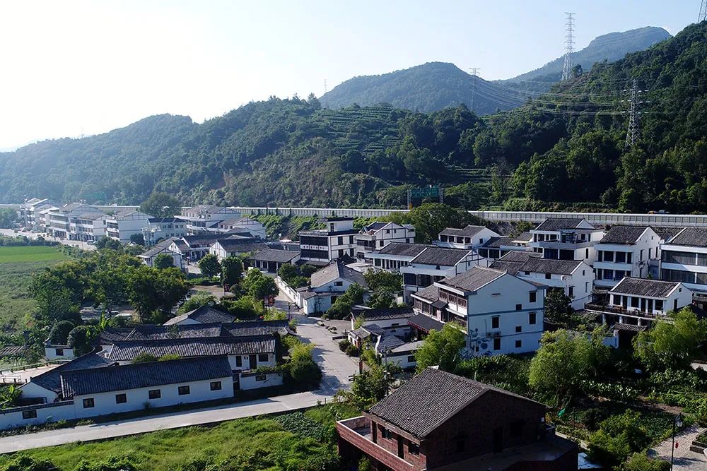 永嘉传媒集团瓯窑木雕茶艺三江街道瓯窑小镇依托文化产业提亮小康成色