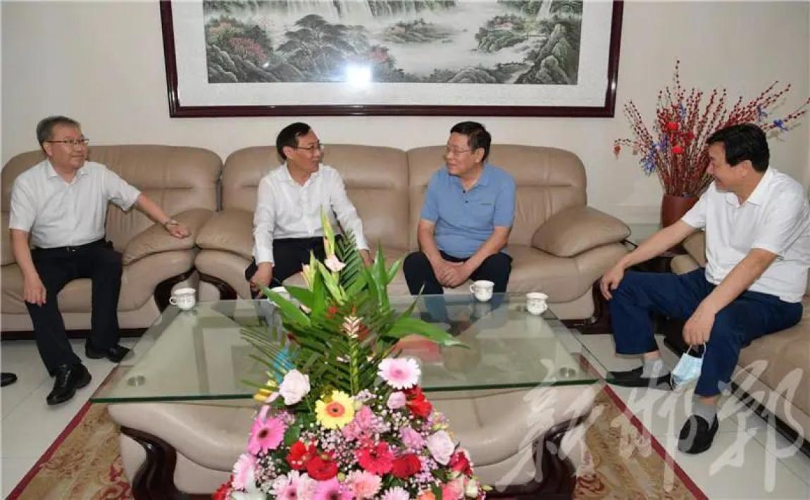 张维亮看望正市级老同志