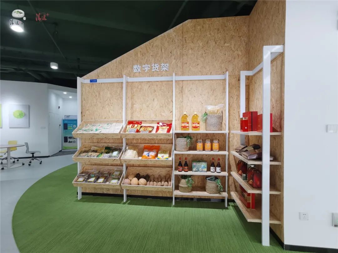 在数字货架上,可以看到许多清远的农特产品.