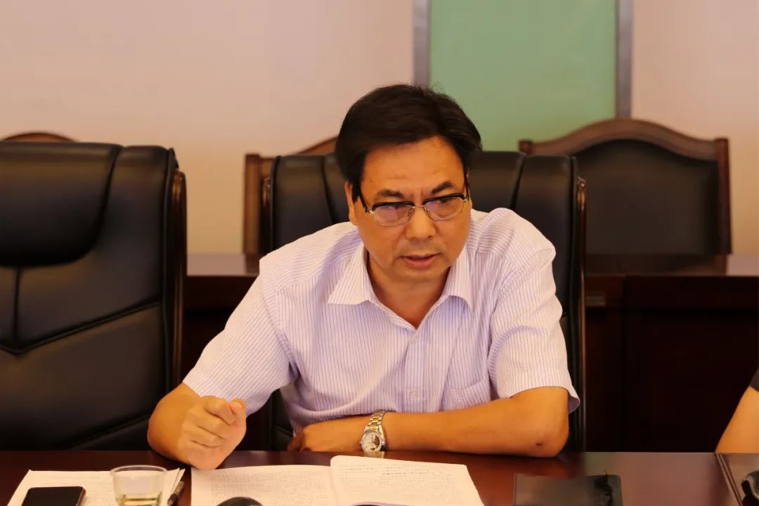 唐和平汇报工作 黄爱华提出建议龙国文在充分肯定区法院多元纠纷解决