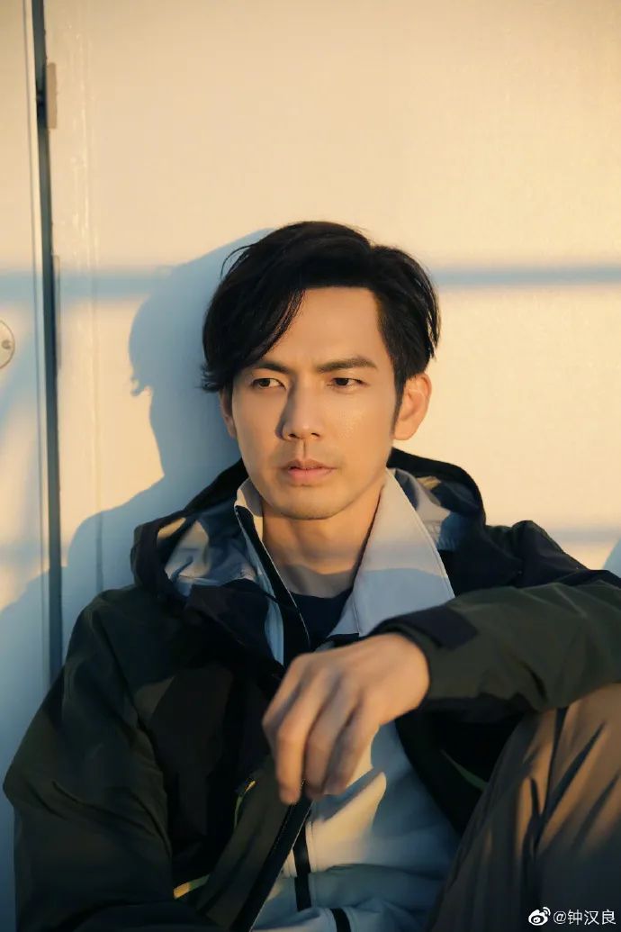 看完不老男神钟汉良的颜值暴击我又可以了