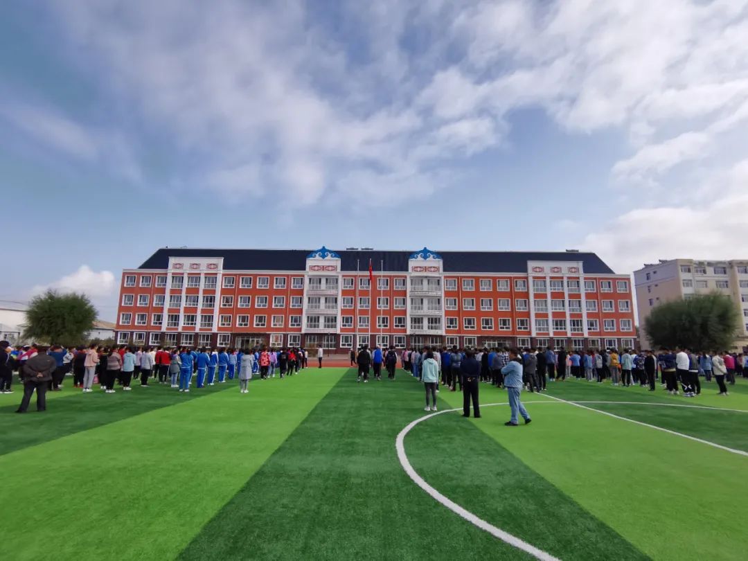 赤峰市民族语言授课学校学生全部到校