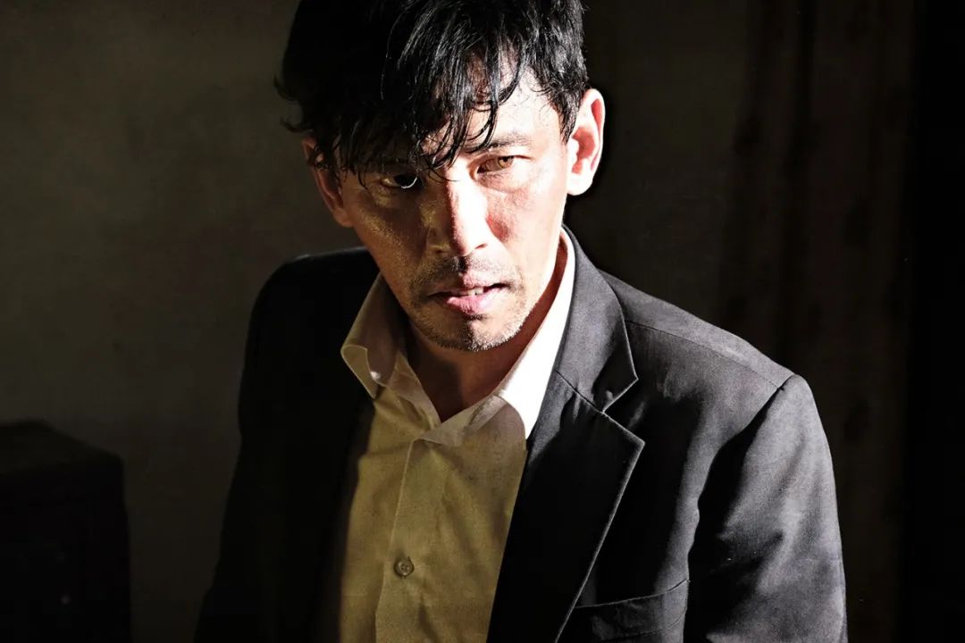 困惑的是—— 这到底说了个啥? 一个老套到没有多少存在必要的故事.