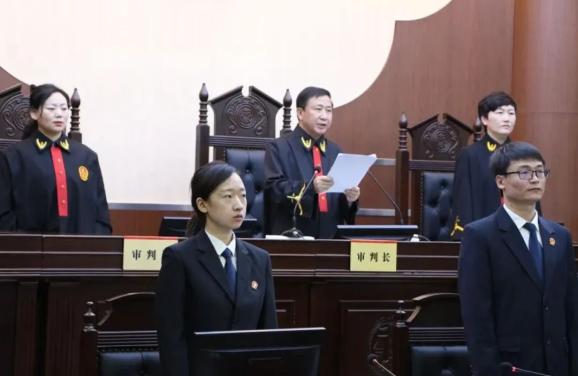 9月15日上午8时30分,由通辽市人民检察院提起公诉的董志伟(绰号三光)