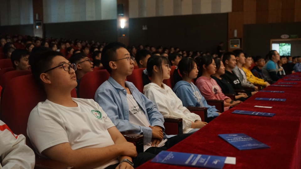 江北區公安分局民警走進重慶市字水中學開辦網絡安全知識講座