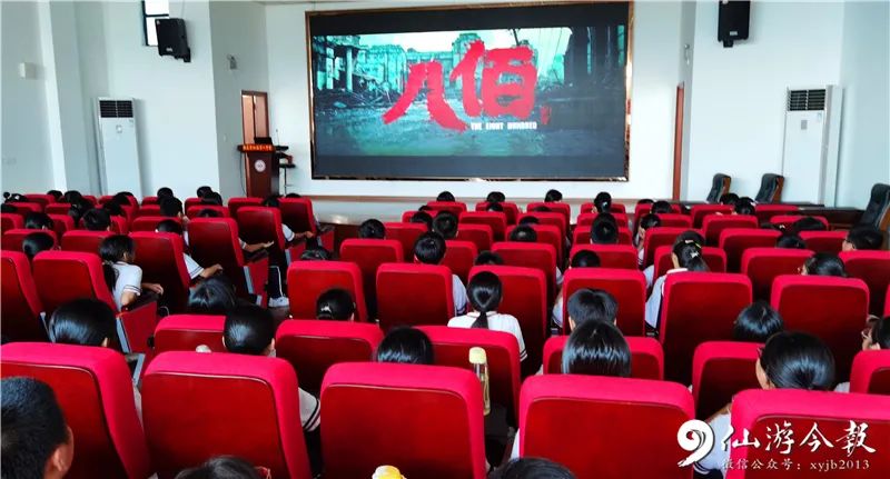 仙游这个学校七百名学生聚在这里看电影《八佰》