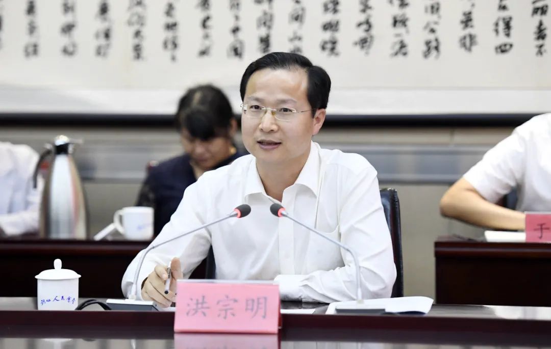 陈昌旭代表市委,市政府对洪宗明一行来铜表示热烈欢迎