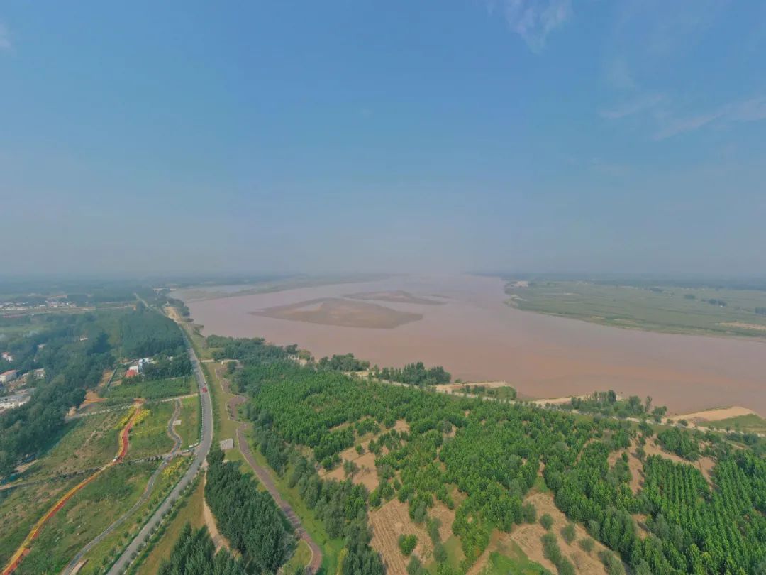 承天时,秉地利,聚人和,只有拿出抢抓机遇的勇气和魄力,才能挥洒大发展