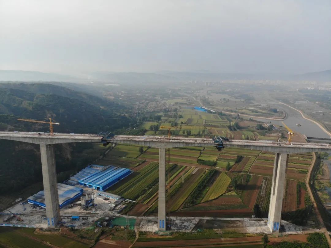 重磅昂首待飞河南省第一高墩弘农涧河特大桥全桥贯通