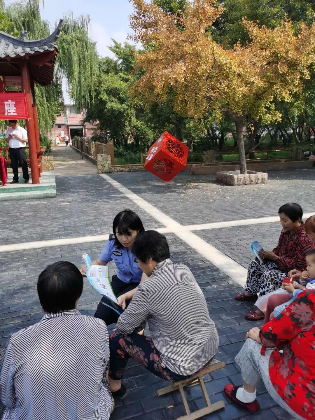 北辛街道:法治文化主題公園裡的法治講座