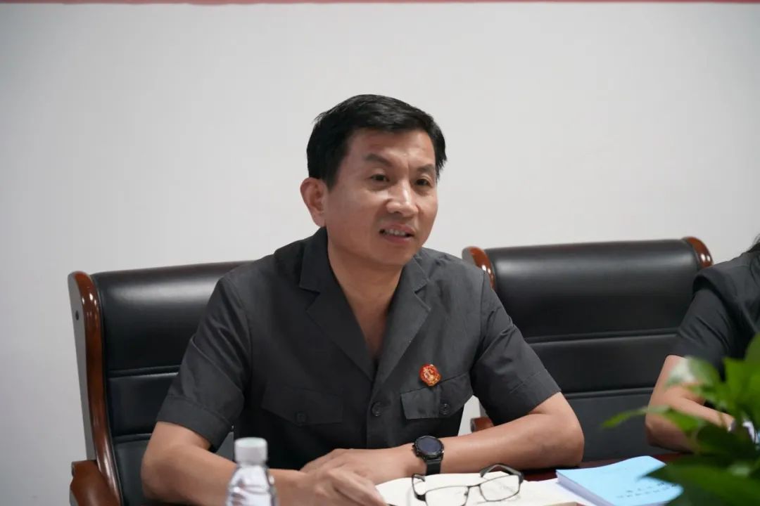 9月17日上午,潢川法院党组成员,刑庭庭长程有林,弋阳办事处主任罗正华