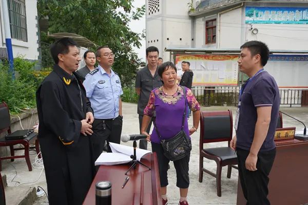 近日,永善縣人民法院檜溪法庭到永善縣細沙鄉大同村開展陽光司法活動