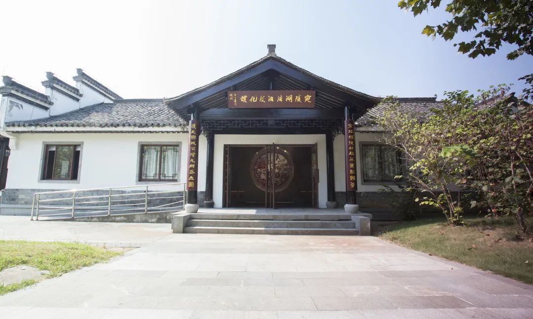 馆现已全面竣工,将以昂扬自信的崭新面貌,面向社会敞开法治文化大门