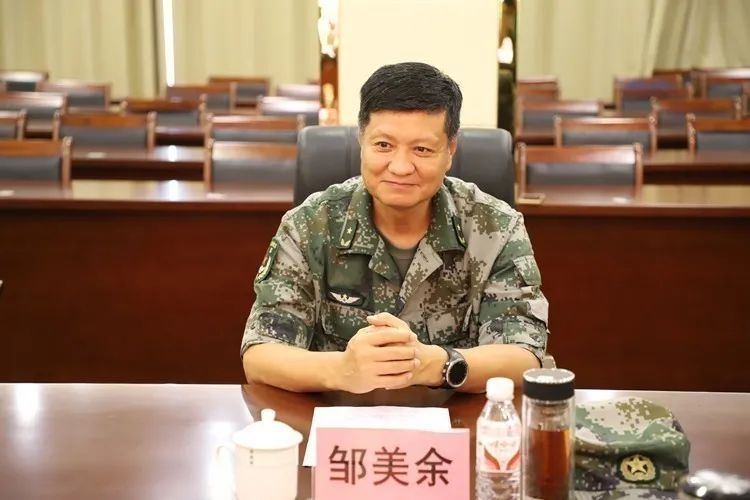 象州县慰问驻训部队官兵