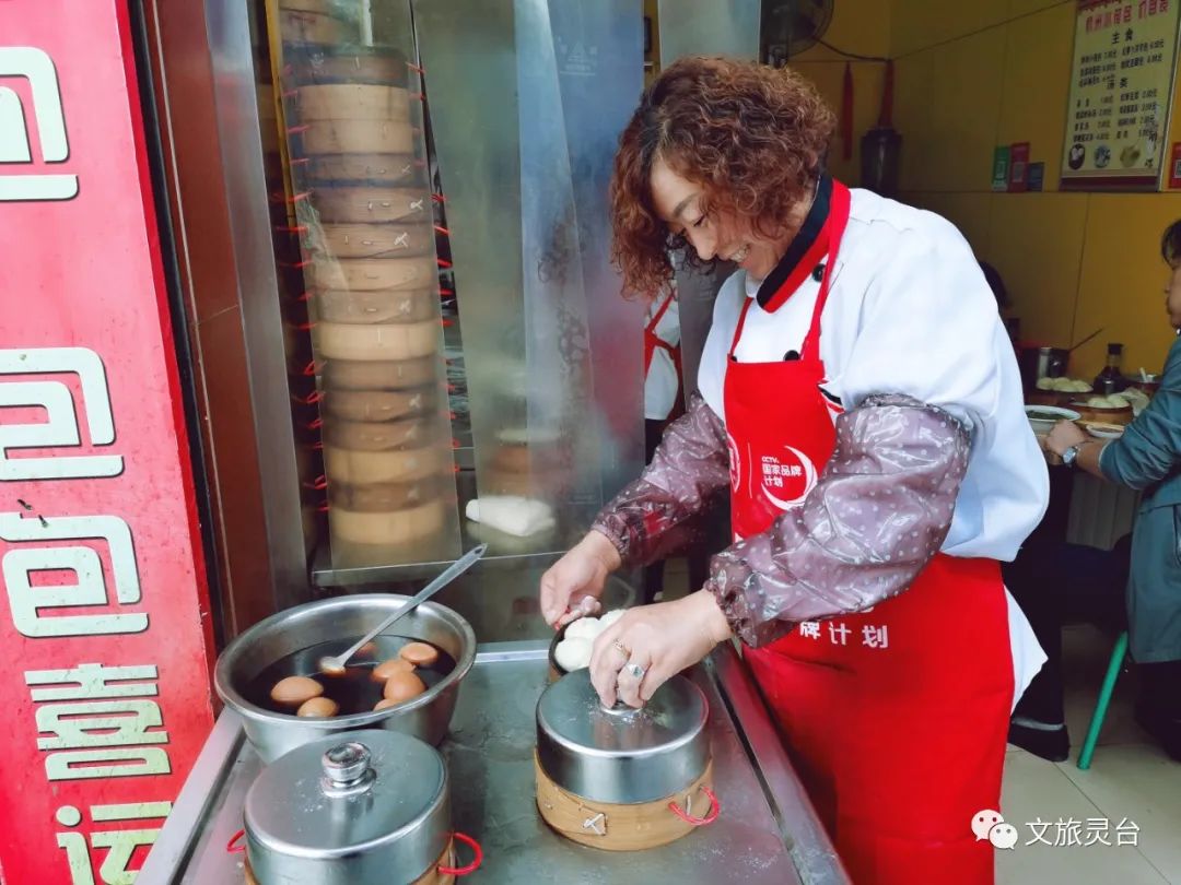 相约晨光早点见面热火朝天的灵台早餐市场