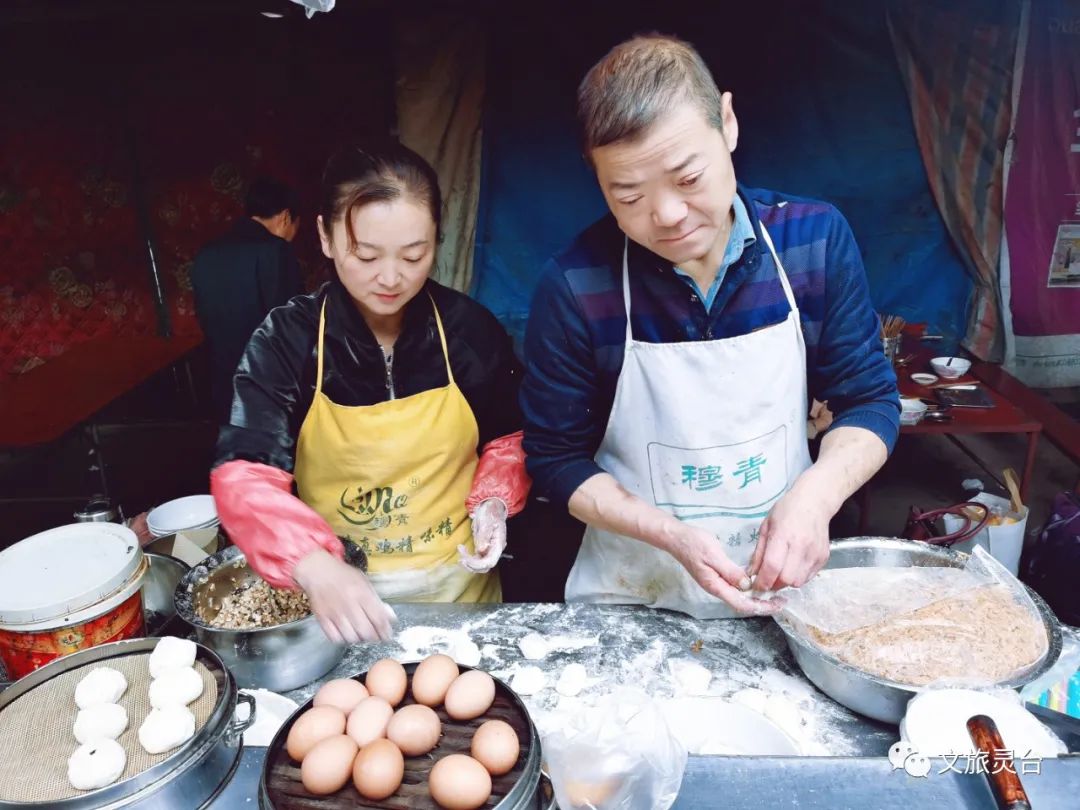 相约晨光早点见面热火朝天的灵台早餐市场