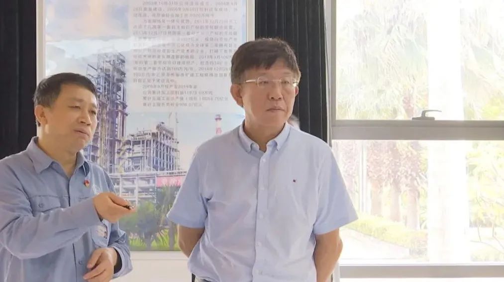 财政部国库司司长王小龙一行到洋浦调研