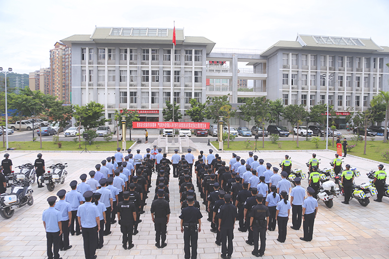 学训词防疫情守边境景洪市公安局举行宣誓仪式