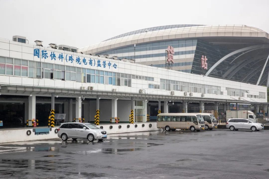 杜小刚调研苏南硕放机场航空物流发展工作