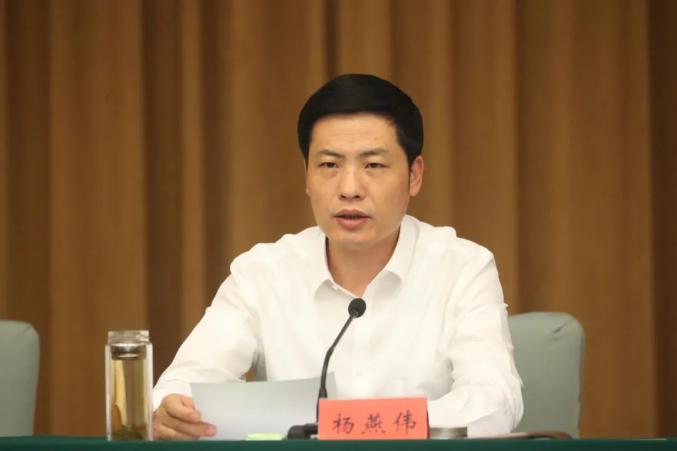 副市长王凯军,赵晋进,张海川,市政府秘书长李清涛参加会议.