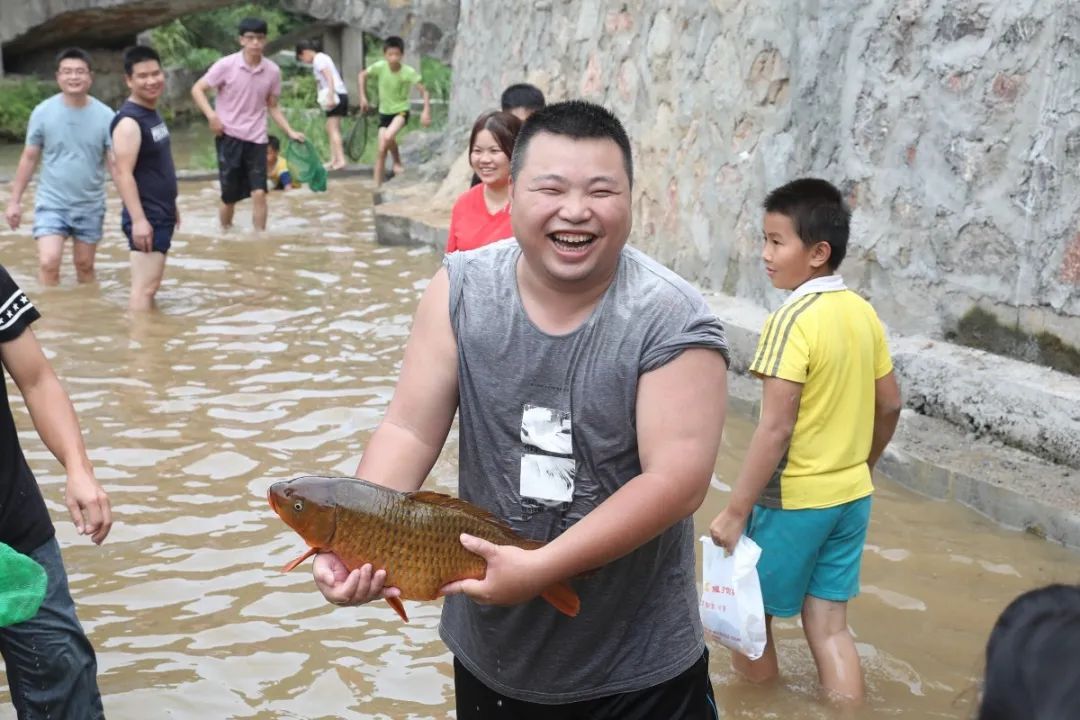 清远这群人抓鱼上了央视到底有多精彩
