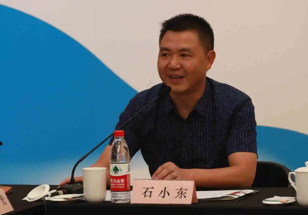 石小东发言艺术交流取长补短,常州文旅局副局长石小东感谢上海观众