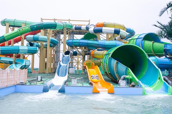 海盐滨海国际度假区杭州湾融创文旅城水乐园首次设备试滑成功