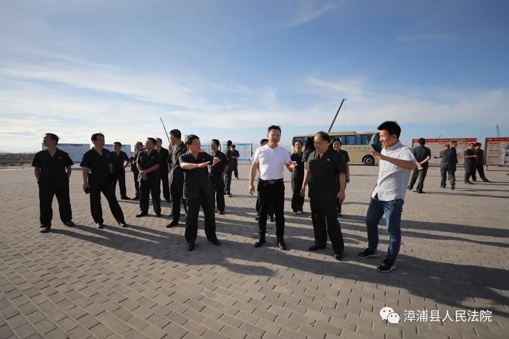 在古雷港區管委會副主任陳冠宏及相關負責同志的陪同下,邱院長一行