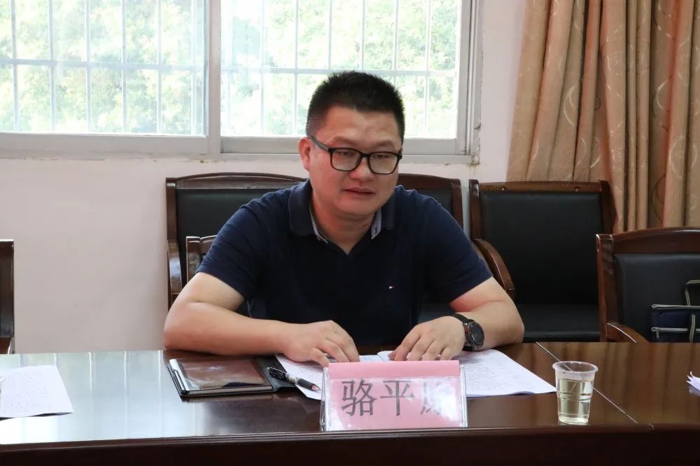 座谈会上,骆平原充分肯定了来华农场改革发展以来的工