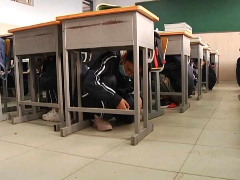 铭记"九一八"丨肇源县第三中学师生演练防空疏散