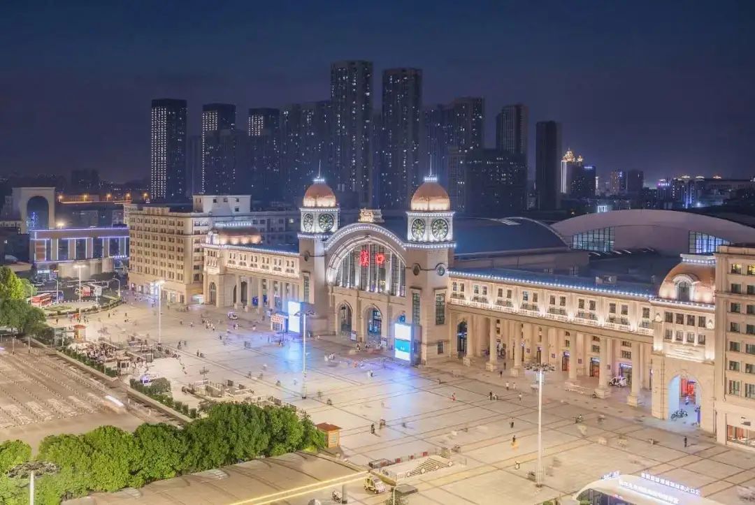 情洒荆楚见阳光