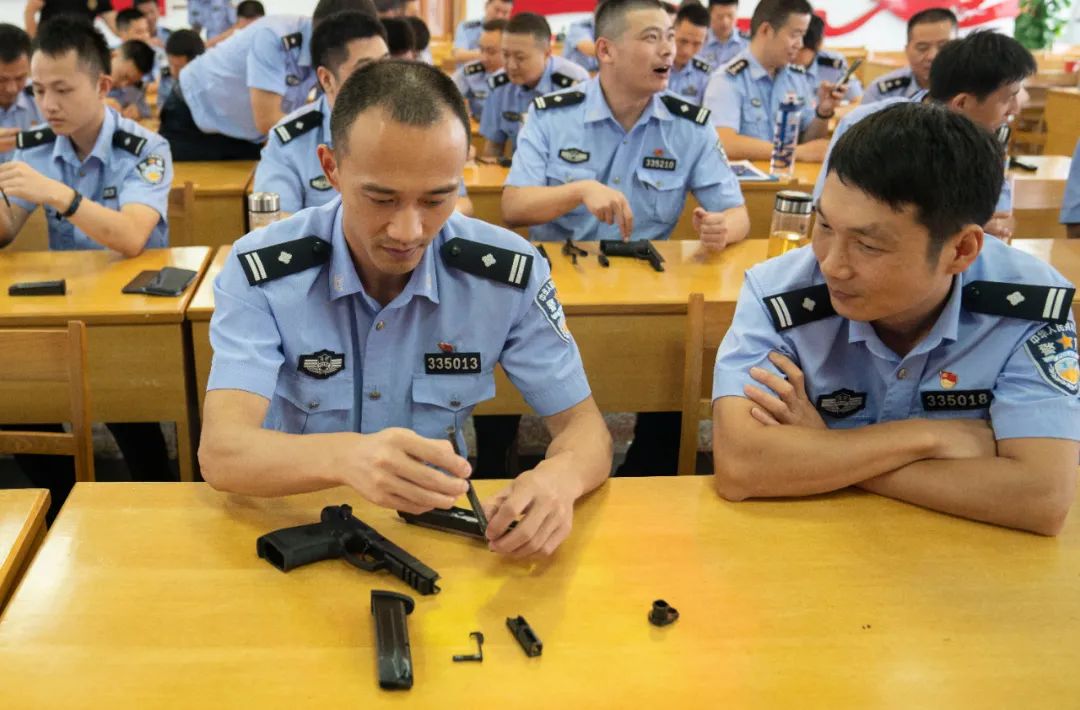 乘風破浪的法警嘉興法院開展司法警察實戰化訓練