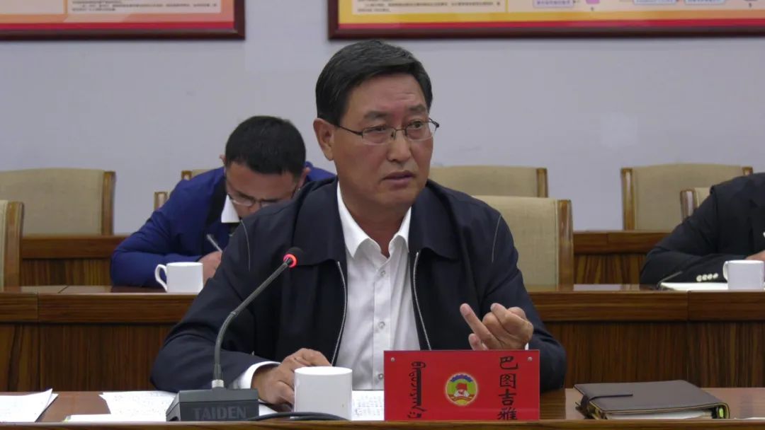巴图吉雅带队调研我旗现代服务业行业优化营商环境情况