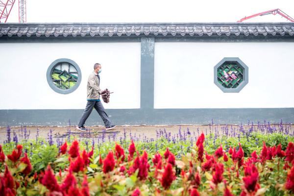 长春工程围挡开启美颜模式