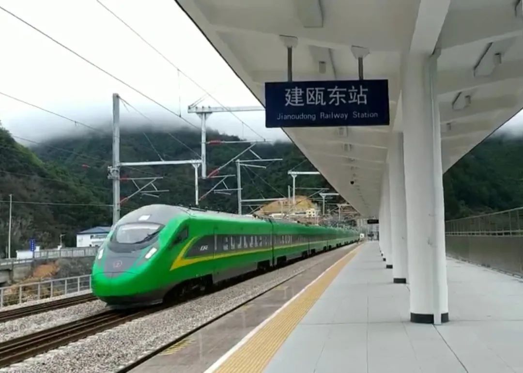 厦门开往这里的动车即将直达!一路山川秀美,峰峦起伏