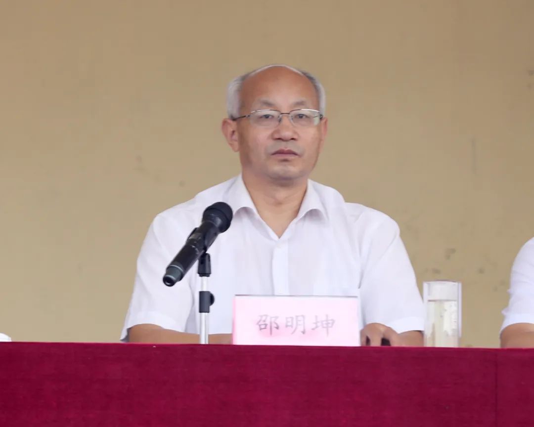 校长 武玉霞县教体局党组书记,局长 宋国安9月17日上午,莒县四中全校